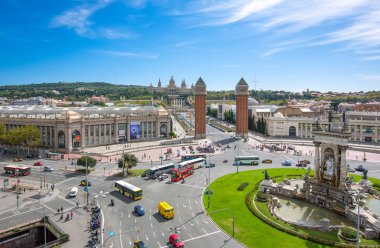 Barcelona, İspanya - 25 Eylül, 20012: Arena alışveriş merkezi üst terasından Montjuic alan üzerinde görünümü.