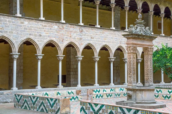 ペドラルベス修道院のバルセロナ スペイン 20012 Thecloister — ストック写真