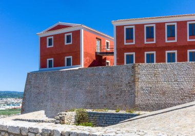 Balear Adaları, Elvissa (Ibiza) eski şehir (Dalt Vila) surları alan Katedrali arkasında