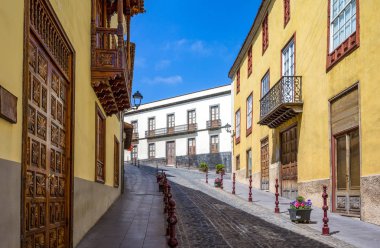 Tenerife, La Orotava, renkli evlerde geleneksel eski şehir merkezi