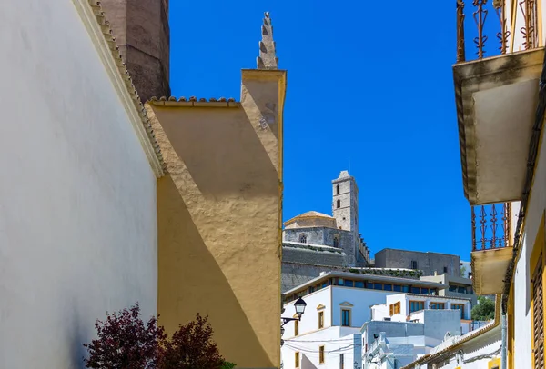 Islas Baleares Elvissa Ibiza Casas Con Catedral Fondo — Foto de Stock