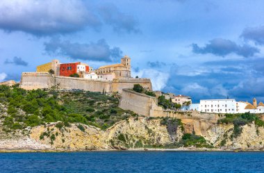 Eski Şehir (Dalt Vila denizden Balear Adaları, Elvissa (Ibiza) görüntülemek)