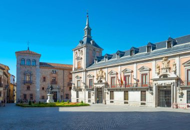 Madrid, İspanya - 25 Ağustos 2015: De La Villa Meydanı'nda eski Belediye Binası