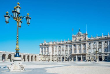 Madrid, İspanya - 26 Ağustos 2015: Royal Palace ana giriş