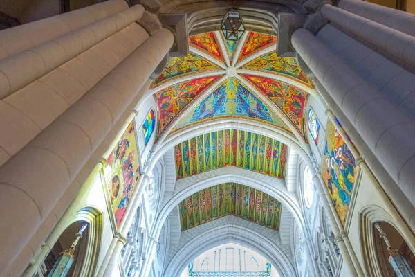 マドリッド スペイン 2015 Almodena 大聖堂の身廊 — ストック写真