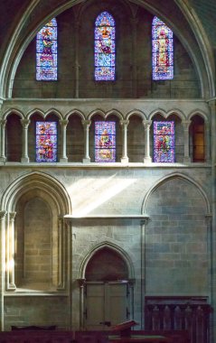 Lausanne, İsviçre - 13 Ağustos 2015: Katedral iç ışık efektleri