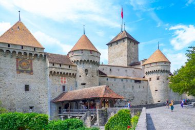 Montreux, İsviçre - 13 Ağustos 2015: Chillon castle Leman Gölü