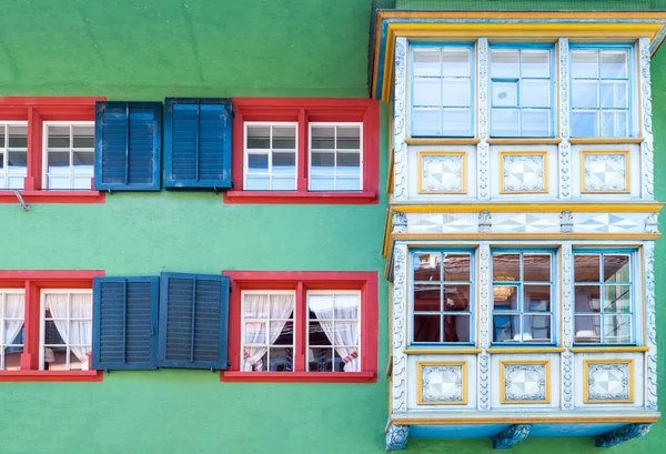 Zurych Szwajcaria Lipca 2016 Szczegół Tradycyjnych Zabudowanym Balkonem Dom Starówce — Zdjęcie stockowe