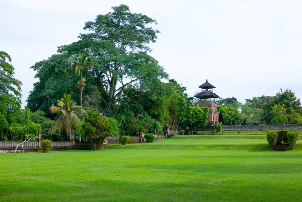 巴厘岛 印度尼西亚 塔曼阿云寺的花园 — 图库照片