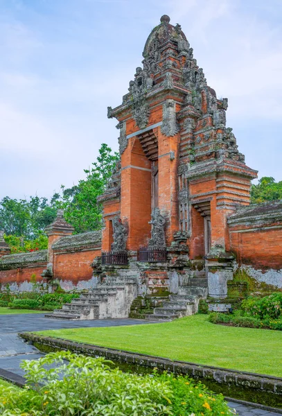 巴厘岛 印度尼西亚 塔曼阿云寺的雄伟的主要入口 — 图库照片