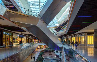 İstanbul, Türkiye - 19 Şubat 2013: İç modern mimarileri Buyaka alışveriş merkezi