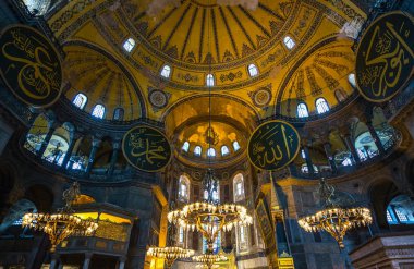 İstanbul, Türkiye - 20 Şubat 2013: Ayasofya Sophia bazilika'nın, eski iç bir Ortodox Katedrali daha sonra cami ve şimdi bir müze