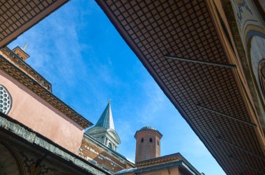 İstanbul, Türkiye - Mai 1, 2013: Topkapı Sarayı Harem ana giriş coutyard