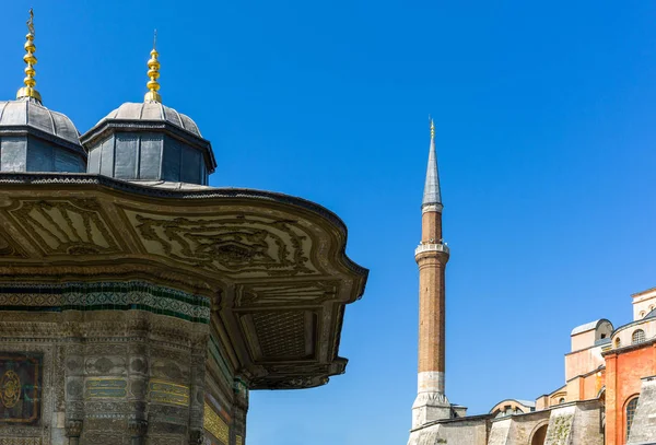 Istanbul Sultan Ahmed Fountain Background Hagia Sophia Minaret — Stock Photo, Image