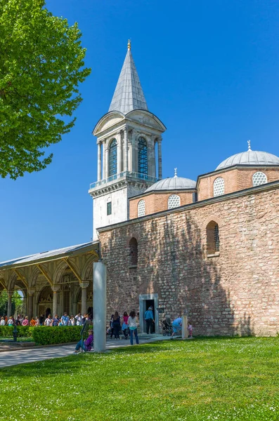 İstanbul, Türkiye - Mai 1, 2013: Topkapı Sarayı, ikinci avlu, Adalet Kulesi