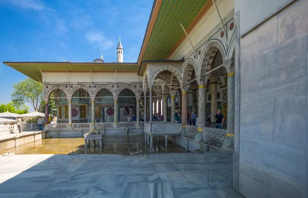 Istambul Törökország Mai 2013 Topkapi Palota Negyedik Udvar Viisitors Felső — Stock Fotó