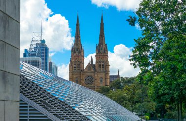Avustralya, Sydney, St Mary Katedrali bahçeden görüldü