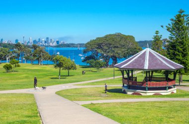 Sydney, Avustralya - 16 Ekim 2014: İnsanlar Watson Bay Bahçe