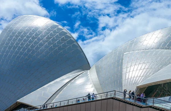 Sydney Australia Października 2014 Turyści Pod Architektur Opery — Zdjęcie stockowe