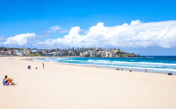 Sydney Australia Ottobre 2014 Quartiere Bondi Gente Sulla Spiaggia — Foto Stock