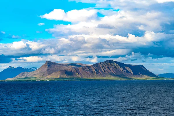Island, naturens underverk och traditioner — Stockfoto