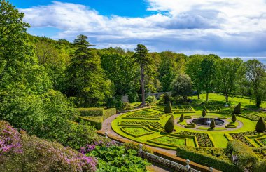 Invergardon: Mimarlık, Sanat ve Doğa