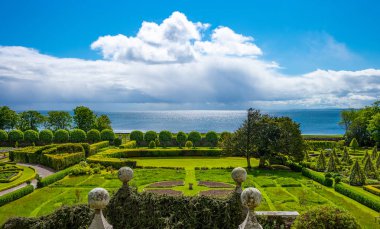 Invergardon: Mimarlık, Sanat ve Doğa