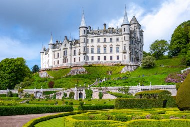 Invergardon: Mimarlık, Sanat ve Doğa
