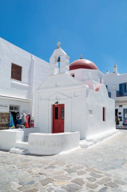 Mykonos, Yunanistan - 6 Temmuz 2017: Chora eski köyünde küçük bir ortodoks kilisesi