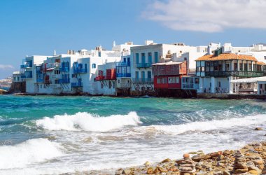 Yunanistan, Mykonos, Chora köyünün eski sahil şeridinin Küçük Venedik bölgesinin evleri