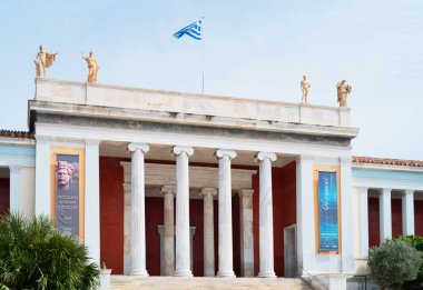 Atina, Yunanistan - 16 Mart 2018: Ulusal Arkeoloji Müzesi cephesi