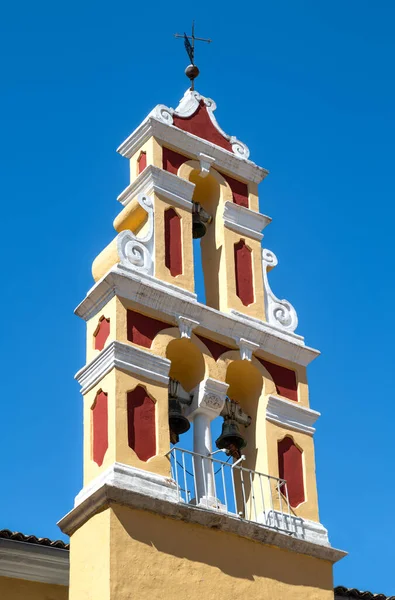 Grecia Corfú Colorido Campanario Una Iglesia Casco Antiguo — Foto de Stock