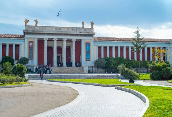 Ateny Grecja Marca 2018 Tłum Zwiedzających Przy Wejściu Narodowego Muzeum — Zdjęcie stockowe