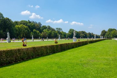Münih. Almanya - 27 Temmuz 2018: Nymphenburg Sarayı Parkı