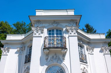 Münih. Almanya - 27 Temmuz 2018: Nymphenburg Park 'taki Pagodenburg köşkü