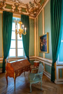 Münih. Almanya - 27 Temmuz 2018 Nymphenburg Sarayı 'nın Kuzey Apartmanının bir köşesi