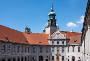 Münih. Almanya - 26 Temmuz 2018: Münih malikanesinin ana avlusu