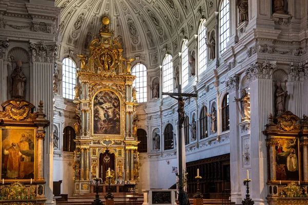 München Duitsland Juli 2018 Het Gouden Hoofdaltaar Van Kerk Van — Stockfoto