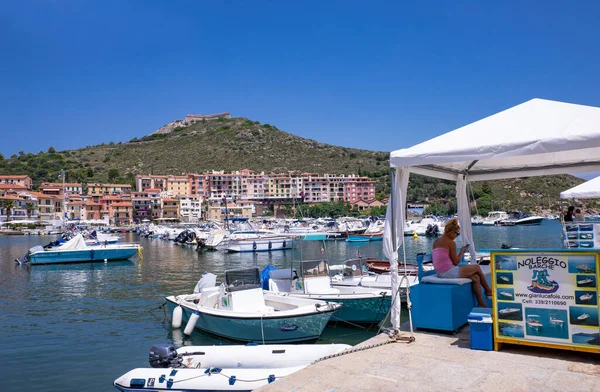 Porto Ercole Olaszország Július 2018 Szabadidős Hajók Habor Wih Város — Stock Fotó