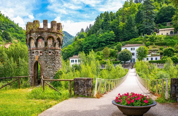 Italia Bagni Lucca Pequeña Torre Medieval Puente Parque Villa Demidoff —  Fotos de Stock