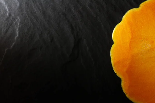 Calabaza naranja en rodajas de cerca —  Fotos de Stock