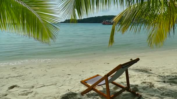 Chaise Longue Plage Tropicale Avec Vagues Bleu Océan — Video