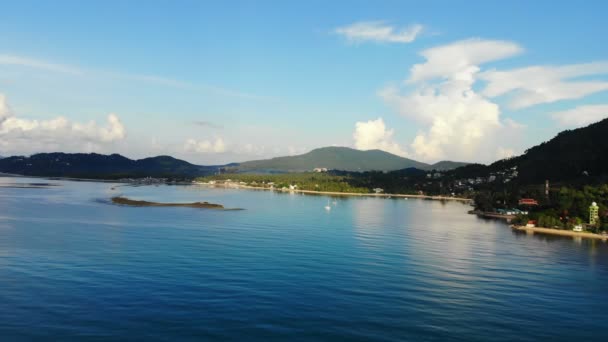 Increíble Vista Aérea Del Mar Isla Tropical Día Soleado — Vídeo de stock