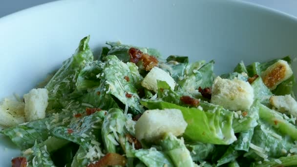 Deliciosa salada Caesar — Vídeo de Stock