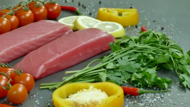 Filetto Tonno Crudo Con Ingredienti Cottura — Video Stock