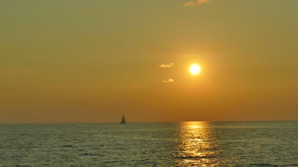 Puesta Sol Vista Las Olas Del Mar Cielo Dramático — Vídeos de Stock