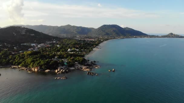 Niesamowity Widok Lotu Ptaka Morze Tropikalne Wyspy Słoneczny Dzień — Wideo stockowe