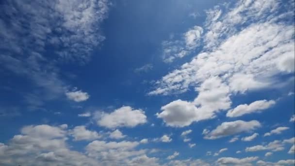 Güzel Mavi Gökyüzü Zaman Atlamalı Bulutlarda Video — Stok video