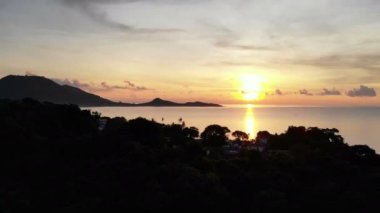 inanılmaz hava görünümü dramatik günbatımı gökyüzü ve deniz