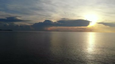inanılmaz hava görünümü dramatik günbatımı gökyüzü ve deniz